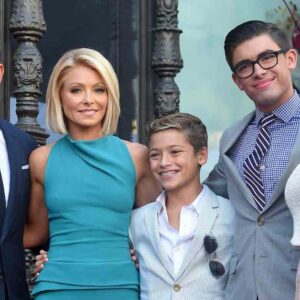 mark consuelos net worth