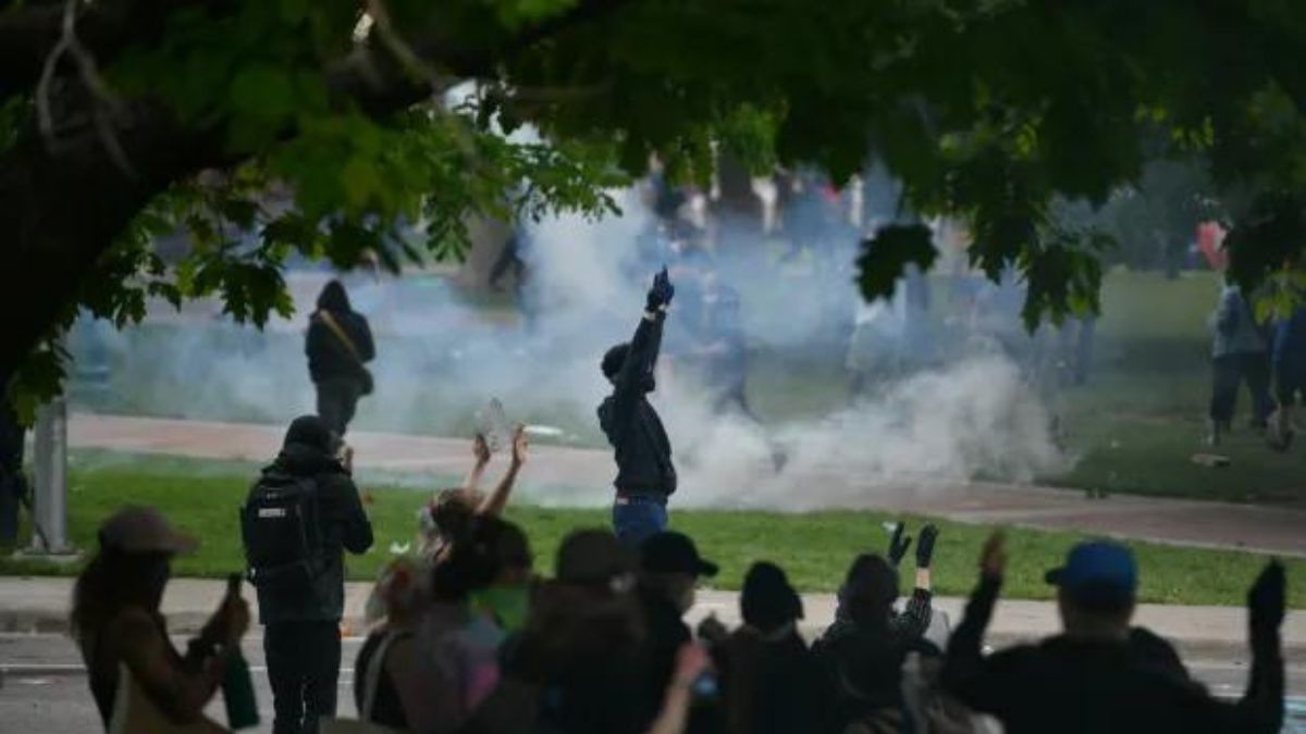 Police Fire Tear Gas On University Of Southern Florida Protesters